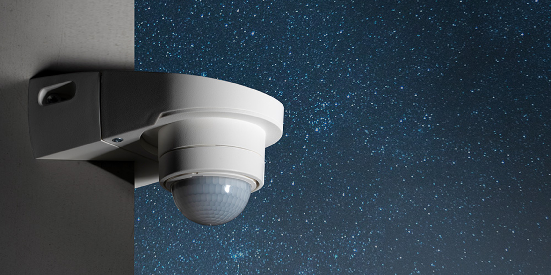 Bewegungsmelder 240° Grad bei Michael Garbers Elektroanlagen GmbH in Hamburg